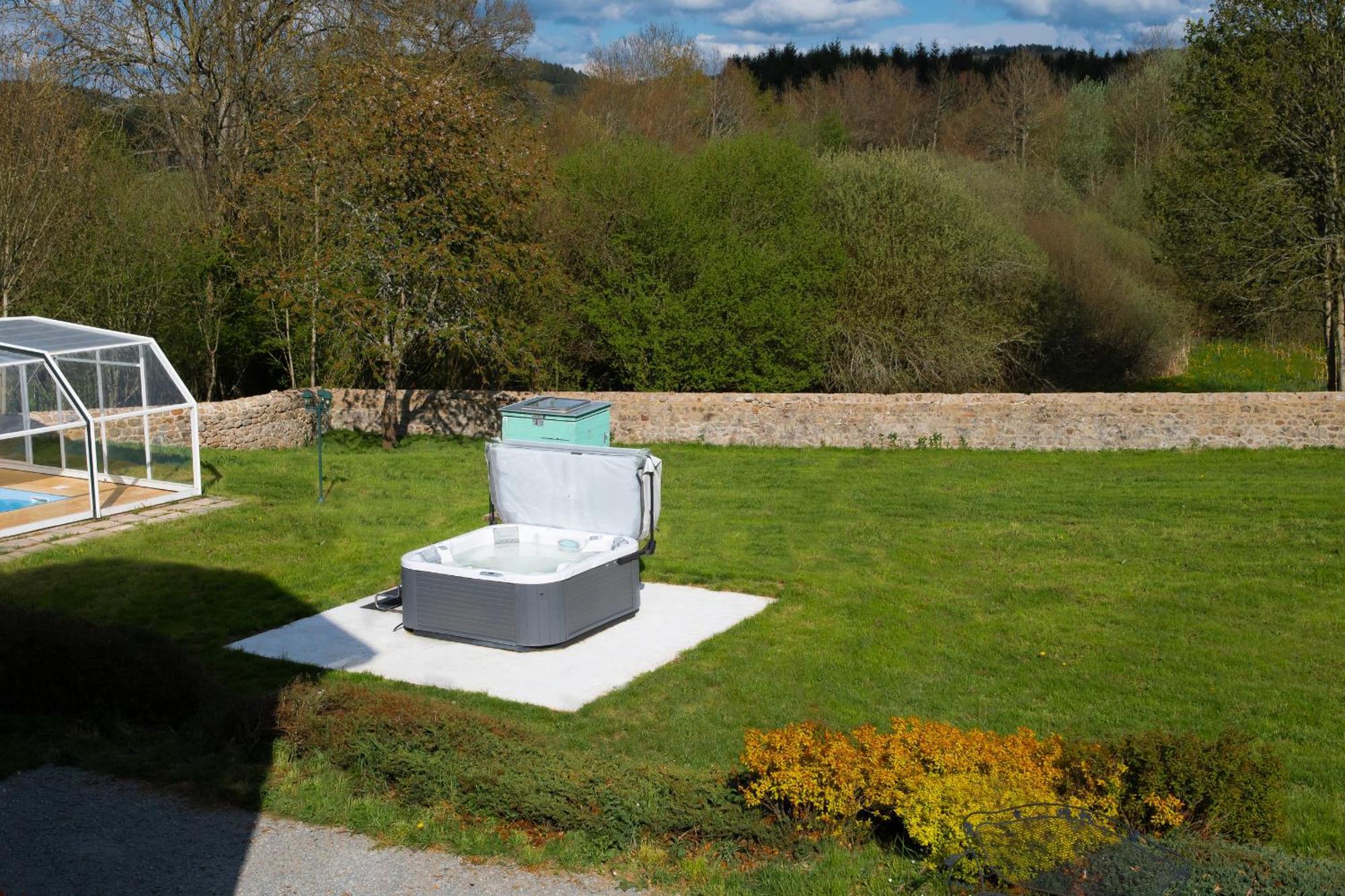 Chateau De Chazelpaud Saint-Bard Extérieur photo